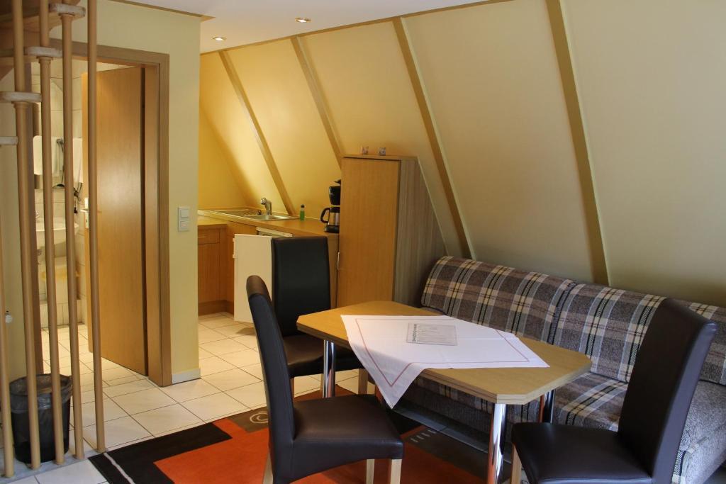 Hotel Reifenstein Kleinbartloff Room photo